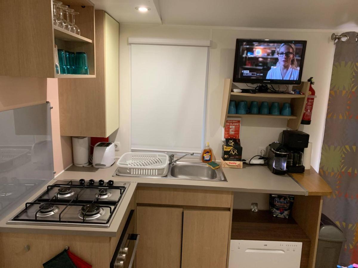 Mobilehome 8 Personnes Avec Clim Situe Aux Sables Du Midi Campsite